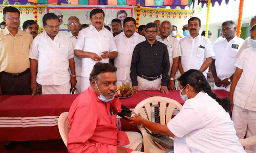 வெள்ளகோவிலில் வருமுன் காப்போம் திட்ட மருத்துவ முகாம்