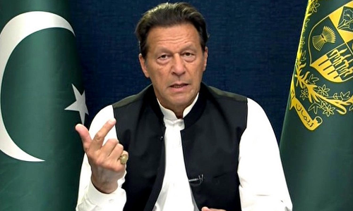 பாகிஸ்தான் பெண் நீதிபதிக்கு மிரட்டல்-  இம்ரான்கான் மீது பயங்கரவாத தடுப்புச் சட்டத்தின் கீழ் வழக்கு