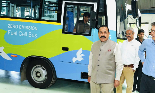 இந்தியாவின் முதல் ஹைட்ரஜன் எரிபொருள் பேருந்து புனே நகரில் அறிமுகம்