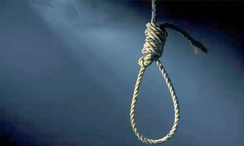 கணவர் தூக்கி வீசியதால் இளம்பெண் தூக்குபோட்டு தற்கொலை