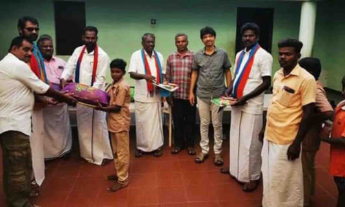 திருமாவளவன் எம்.பி., பிறந்தநாளையொட்டி பள்ளி மாணவர்களுக்கு கல்வி உபகரணங்கள்