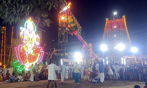 நல்லமுத்து மாரியம்மன் கோவிலில் செடில் வழிபாடு