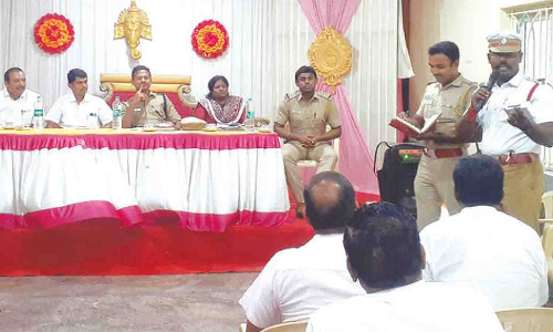 குற்றச்சம்பவங்களை தடுப்பது குறித்து காங்கயம் போலீசார் சார்பில் விழிப்புணர்வு கூட்டம்
