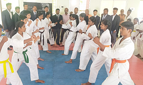 மாவட்ட அளவிலான கராத்தே போட்டி