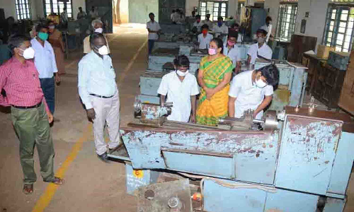 அரசு தொழிற்பயிற்சி நிலையங்களில் மாணவா் சோ்க்கை வருகிற 25-ந் தேதிக்குள் விண்ணப்பிக்க வேண்டுகோள்