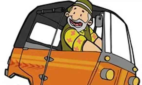 ஆட்டோ கவிழ்ந்து டிரைவர் சாவு; மனைவி- குழந்தை படுகாயம்