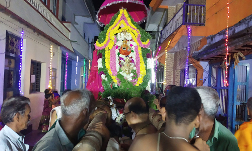 செங்கோட்டை  நவநீத கிருஷ்ணன் கோவிலில் புஷ்பாஞ்சலி