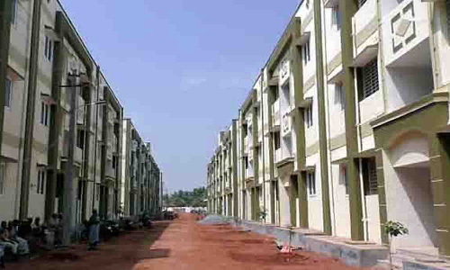 அடுக்குமாடி குடியிருப்பில் தூய்மைப்பணியாளா்களுக்கு வீடுகள் ஒதுக்க வேண்டும் - உள்ளாட்சித்துறை ஊழியா்கள்  கோரிக்கை