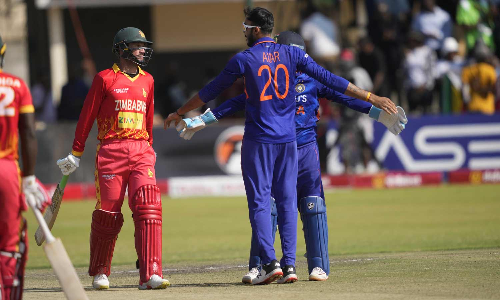 சிக்கந்தர் ராசா போராட்டம் வீண் - ஜிம்பாப்வேக்கு எதிரான தொடரை 3-0 என கைப்பற்றியது இந்தியா