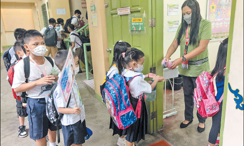 பிலிப்பைன்சில் 2 ஆண்டுகளுக்கு பிறகு பள்ளிகள் மீண்டும் திறப்பு