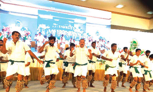 காங்கயத்தில் வள்ளி கும்மியாட்டம் நிகழ்ச்சி - நகராட்சி, யூனியன் தலைவர்கள் பங்கேற்பு