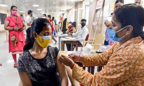 திருப்பூர் மாவட்டத்தில் பூஸ்டர் தடுப்பூசி செலுத்த பொதுமக்கள் ஆர்வம்