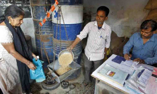 ரேஷன் கடைகளில் தரமான அரிசி வழங்க வேண்டும் - முதல்-அமைச்சருக்கு மனு