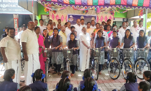 கல்வி, விளையாட்டில்  மாணவர்கள் சிறந்து விளங்க வேண்டும்- அமைச்சர்கள் அறிவுரை