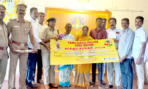 இறந்த சப்-இன்ஸ்பெக்டர் குடும்பத்துக்கு நிதியுதவி