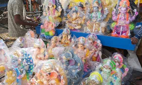 விநாயகர் சிலைகளை சர்வதீர்த்த குளம், பொன்னேரியில் மட்டும் கரைக்க அனுமதி- கலெக்டர் அறிவிப்பு