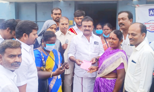 ஓசூர் உழவர் சந்தையில்  இலவச மருத்துவ முகாம்  -மேயர் சத்யா தொடங்கிவைத்தார்