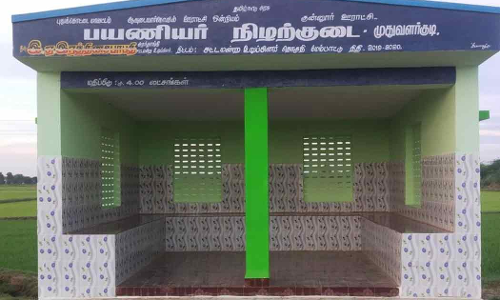 வாழியூர் கூட் ரோட்டில் பஸ் நிலையத்தில் நிழற்குடை அமைக்க வேண்டும்