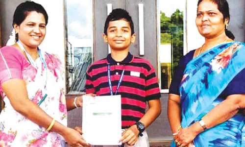 திருப்பூர் காந்திநகர் ஏ.வி.பி. பள்ளி மாணவனுக்கு விருது