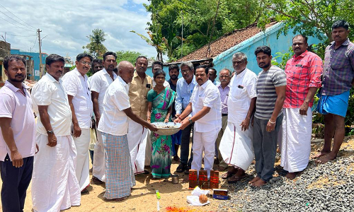 ரூ.20 லட்சத்தில் சிமெண்டு சாலை, சிறுபாலம்