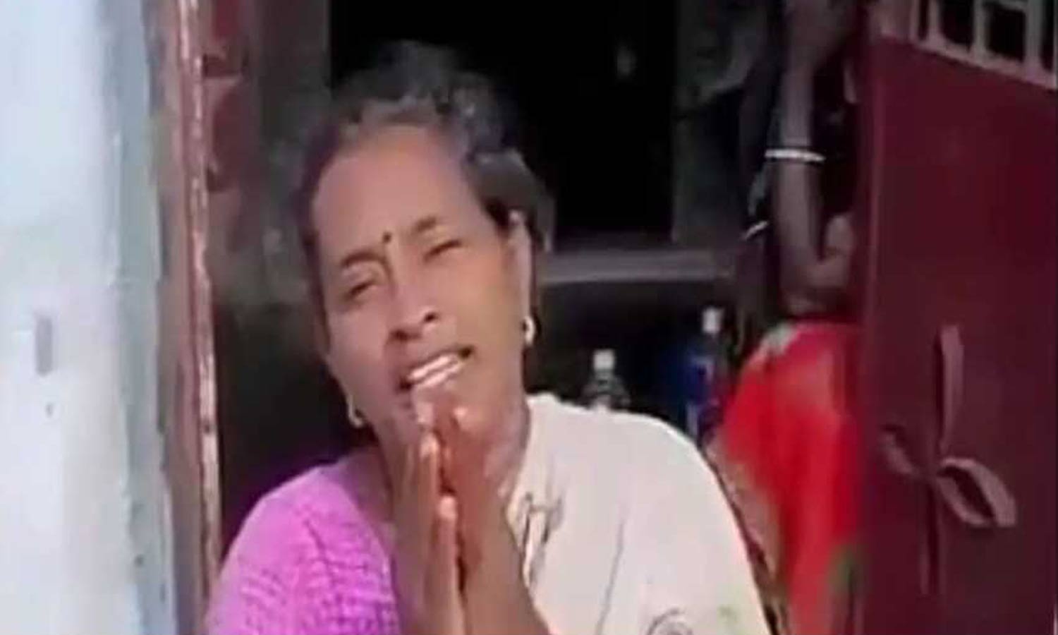 மகளின் மரணத்துக்கு நீதி கேட்டு மனு- முதல்வர் மு.க.ஸ்டாலினை சந்திக்கிறார் ஸ்ரீமதியின் தாய் மகளின் மரணத்துக்கு நீதி கேட்டு மனு- முதல்வர் மு.க.ஸ்டாலினை சந்திக்கிறார் ஸ்ரீமதியின் தாய்