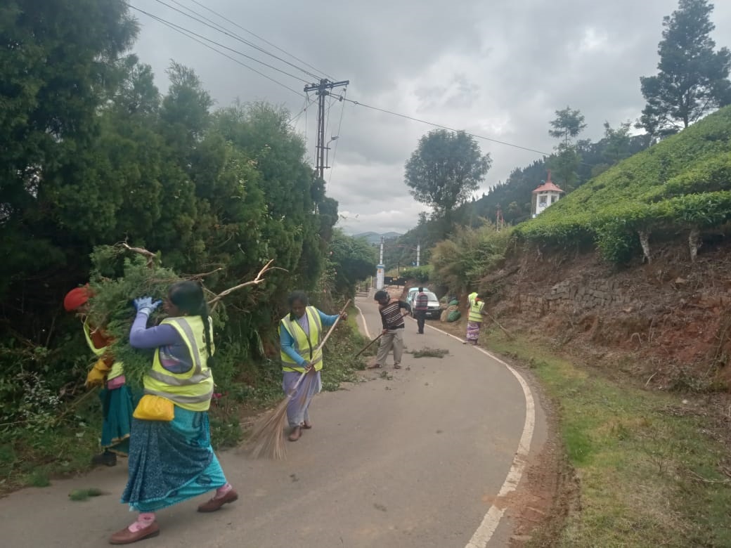 10 ஆண்டுக்கு பிறகு நடைபாதை-கால்வாய் சீரமைப்பு 10 ஆண்டுக்கு பிறகு நடைபாதை-கால்வாய் சீரமைப்பு