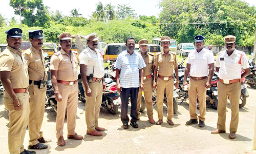 ஓட்டுநர் உரிமம் இல்லாமல் இயக்கிய வாகனங்கள் பறிமுதல்