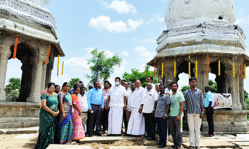 தேசிங்கு ராஜா, ராணி நினைவிடத்தில் அமைச்சர் காந்தி ஆய்வு