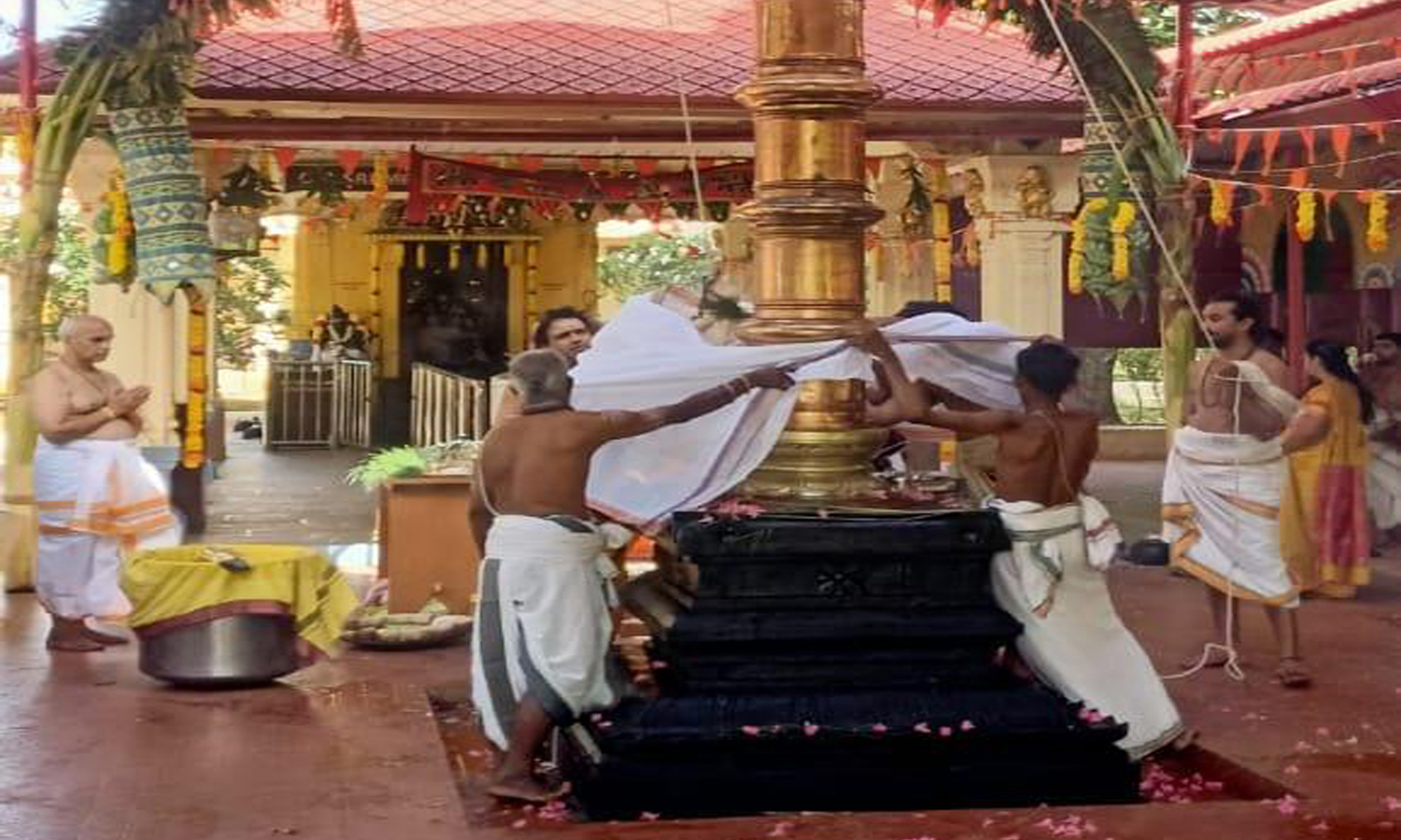 கன்னியாகுமரி விவேகானந்தபுரம் ஏகாட்சர மகாகணபதி கோவிலில் விநாயகர் சதுர்த்தி விழா கொடியேற்றத்துடன் தொடங்கியது