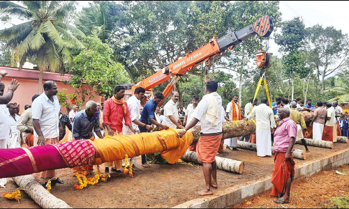 அதங்கோடு கிருஷ்ணசாமி கோவிலில் கொடிமரம் அமைக்க ஏற்பாடு