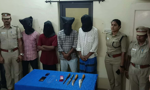 முகமூடி கொள்ளையர்கள் 4 பேர் கைது