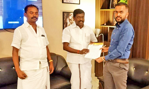 தென்காசி மாவட்டத்தில் இரட்டைகுளம், வீராணம் கால்வாய் திட்டப்பணிகளை விரைவுபடுத்த வேண்டும்- கலெக்டரிடம் தி.மு.க. மாவட்ட பொறுப்பாளர்  மனு