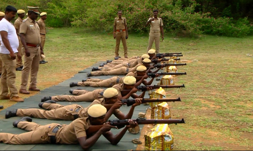 தருமபுரி மாவட்டத்தில்   காவலர் பயிற்சி பள்ளி காவலர்களுக்கு   துப்பாக்கி சுடும் பயிற்சி