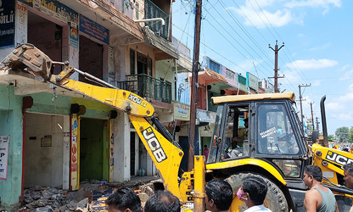 விருத்தாசலத்தில்  2-வது நாளாக ஆக்கிரமிப்பு அகற்றும் பணி தீவிரம்