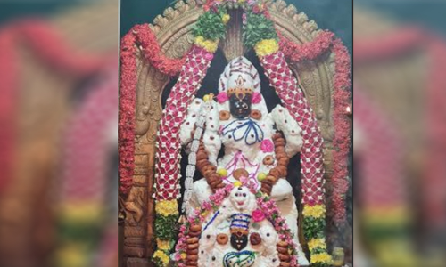 அம்மாபேட்டை செங்குந்தர் மாரியம்மன் கோவிலில்  மகா அபிஷேகம்