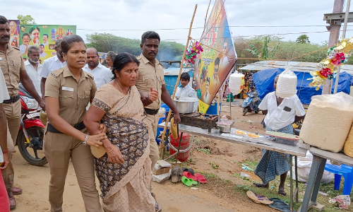 பெண்ணிடம் தங்க சங்கிலியை பறிக்க முயன்ற மூதாட்டி கைது