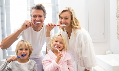 பற்களை பராமரிக்க குழந்தைகளுக்கு சொல்லித்தருவது எப்படி?