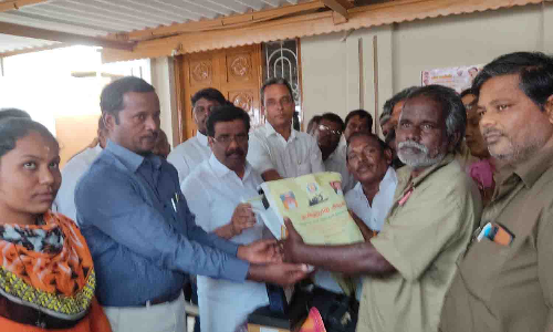 உடுமலையில் அமைப்புசாரா நல வாரிய உறுப்பினர்களுக்கு நலத்திட்ட உதவி