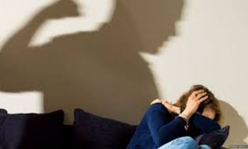 திண்டிவனத்தில் பரபரப்பு: ஊராட்சி மன்ற தலைவர் மனைவி மீது தாக்குதல்