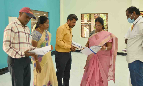 தருமபுரி மாவட்ட அலுவலக வளாகத்தில்   ரூ.50 லட்சம் மதிப்பீட்டில்   மாவட்ட வள மைய கட்டிடம்-  கலெக்டர் சாந்தி ஆய்வு