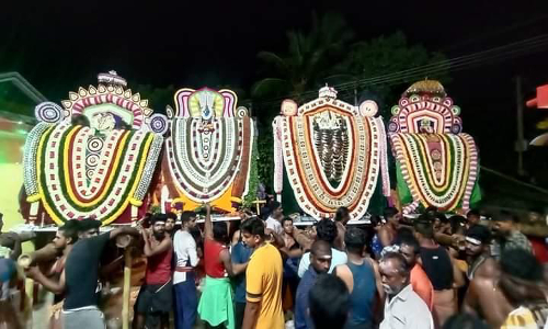 தோவாளை கிருஷ்ணசுவாமி கோவிலில் சுவாமிகள் வீதி உலா