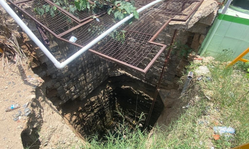 மேட்டுப்பாளையம் அருகே கனமழையில் இடிந்த கிணற்றின் தடுப்பு சுவரை சீரமைக்க வேண்டும்