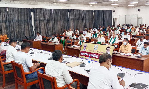 சந்தைகளில் அதிக சுங்க கட்டணம் வசூல்