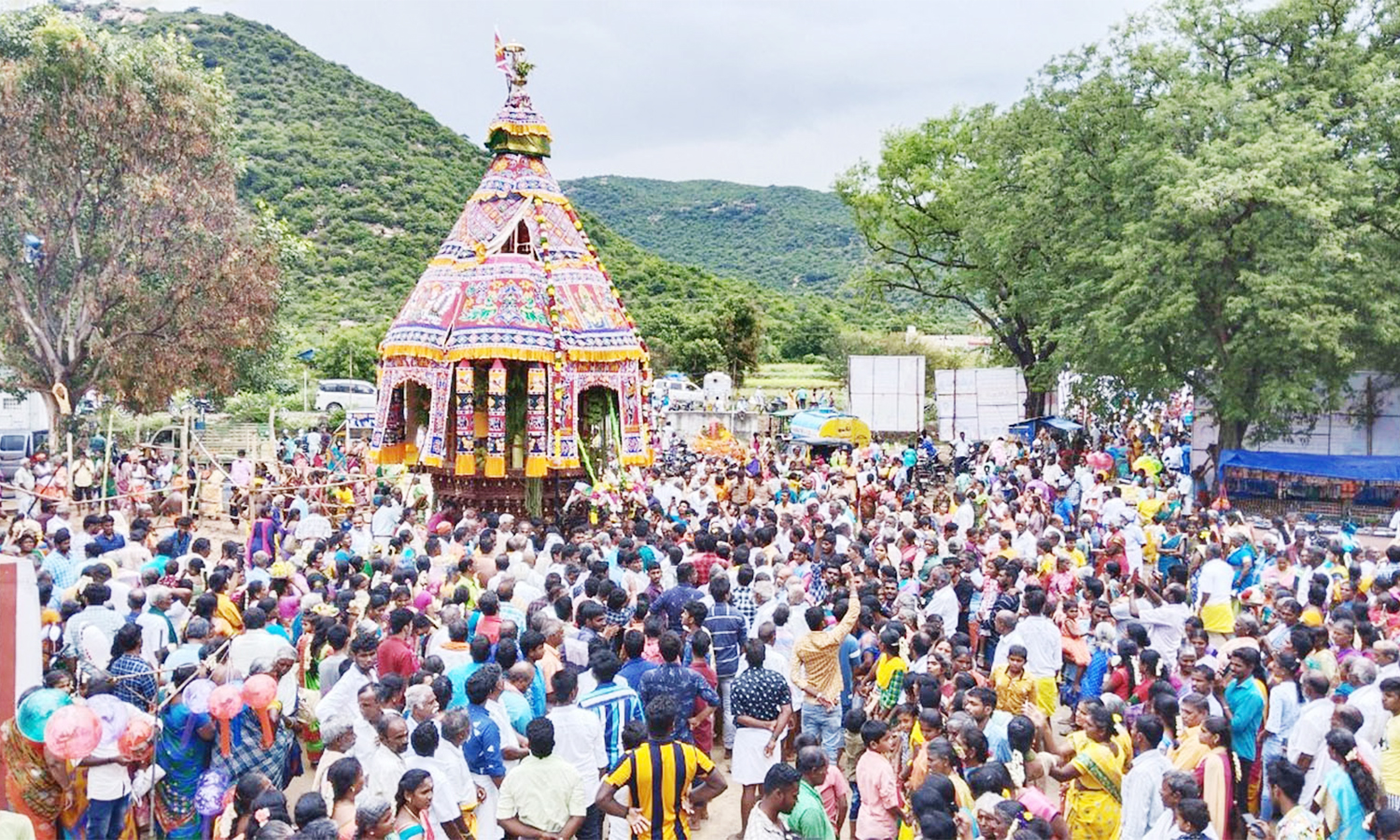 நாட்டார்மங்கலம் பச்சாயி அம்மன், மன்னார் ஈஸ்வரன் கோயிலில் தேரோட்டம் நாட்டார்மங்கலம் பச்சாயி அம்மன், மன்னார் ஈஸ்வரன் கோயிலில் தேரோட்டம்