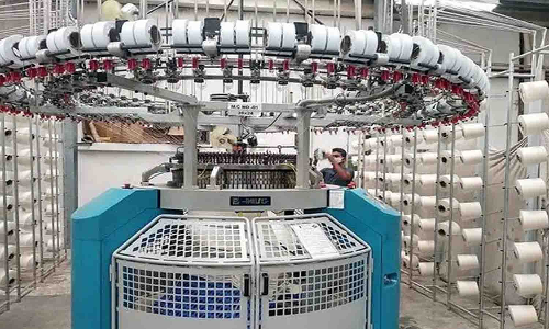 நிட்டிங் பொது பயன்பாட்டு மையத்தில் தொழிலாளர்களுக்கு ஊக்கத்தொகையுடன் பயிற்சி