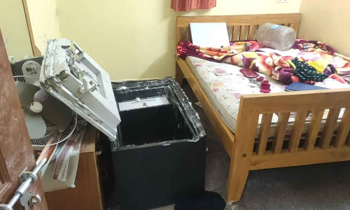 தி.மு.க. முன்னாள் பஞ்சாயத்து தலைவர் வீட்டில் 300 பவுன் நகை, ரூ.20 லட்சம் பணம் கொள்ளை