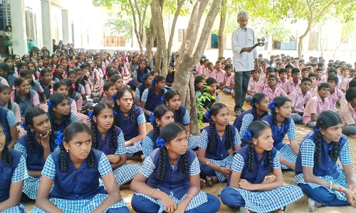 அரசு பள்ளி  மாணவர்களுக்கு கருத்தரங்கம்