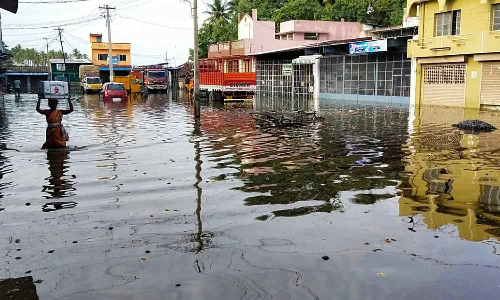 பருவமழைக்கு முன்பே தத்தளிக்கும் வேலூர்- 200 வீடுகளை மழை நீர் சூழ்ந்தது