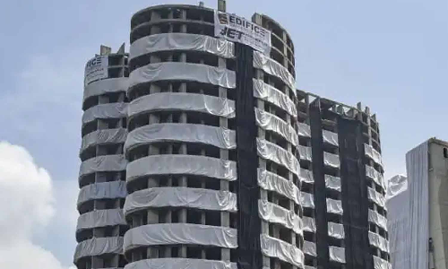 நொய்டா இரட்டை கோபுரம்: 32 மாடி கட்டிடம் 9 வினாடிகளில் நாளை மதியம் தரைமட்டமாகிறது