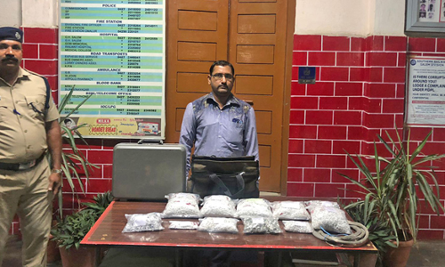 சேலம் ரெயில் நிலையத்தில் உரிய ஆவணம் இல்லாமல் எடுத்து சென்ற 38 கிலோ வெள்ளி பறிமுதல்